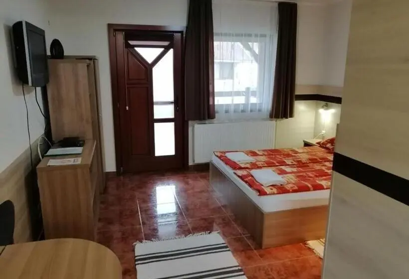 スタンダードスタジオ, Csipkeház Apartman