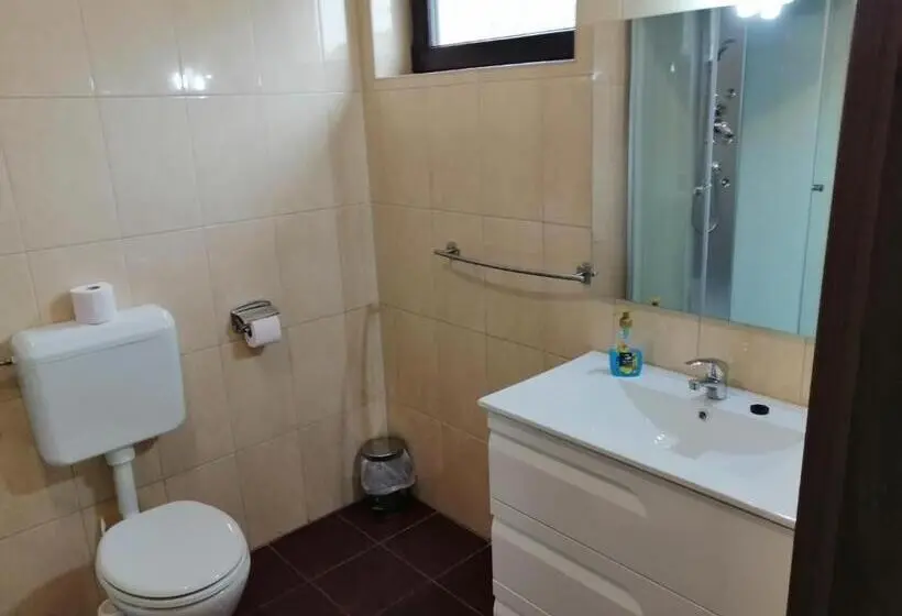 スタンダードスタジオ, Csipkeház Apartman