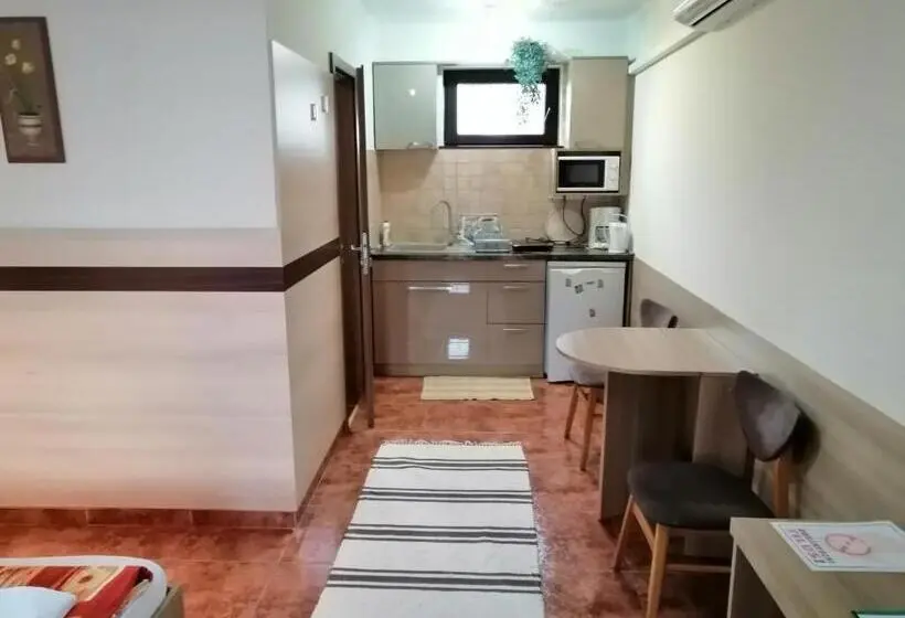 スタンダードスタジオ, Csipkeház Apartman