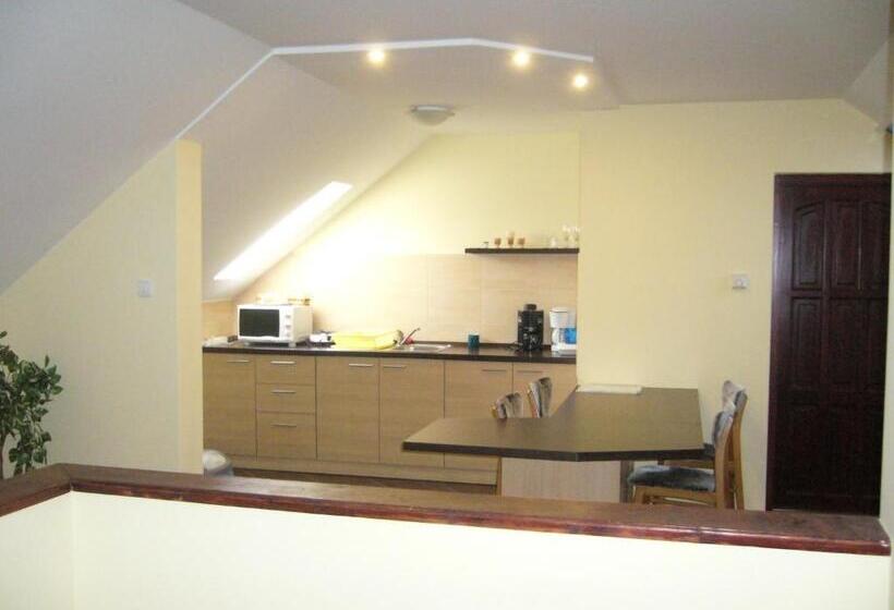 Трехместный Номер Стандарт с Балконом, Csipkeház Apartman