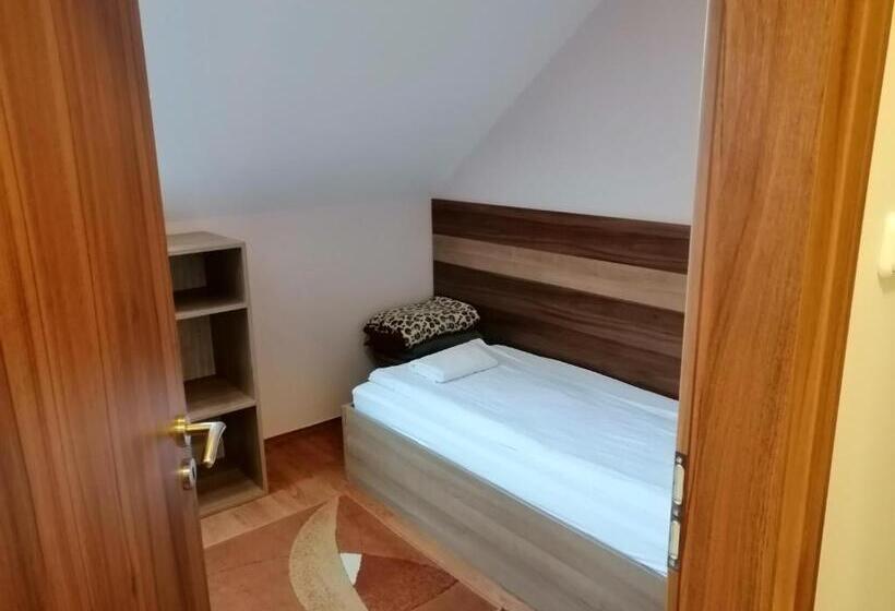 Семейный Номер, Csipkeház Apartman