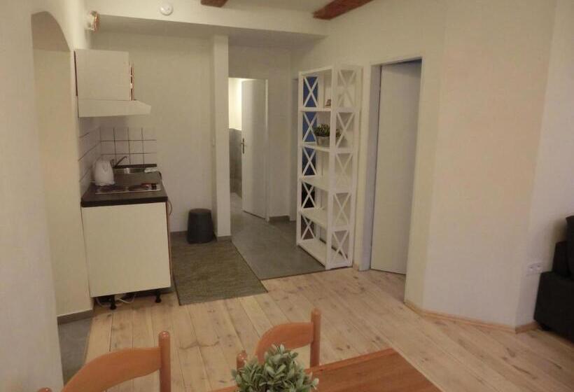 2 Bedrooms Apartment Mountain View, Dvůr Stráň