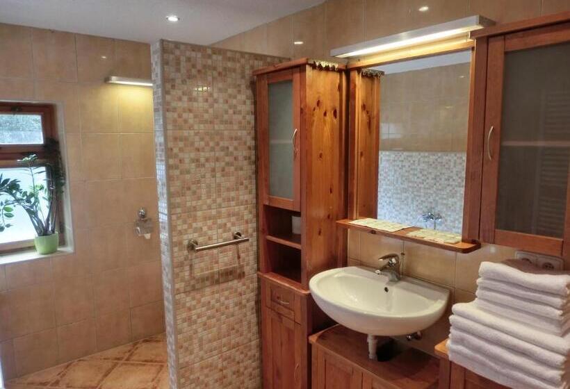 2 Bedrooms Apartment Mountain View, Dvůr Stráň