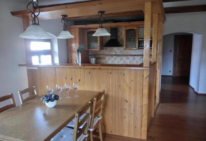 2 Bedrooms Apartment Mountain View, Dvůr Stráň