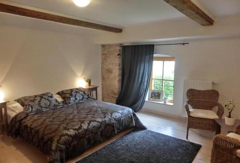 스탠다드 룸, Dvůr Stráň