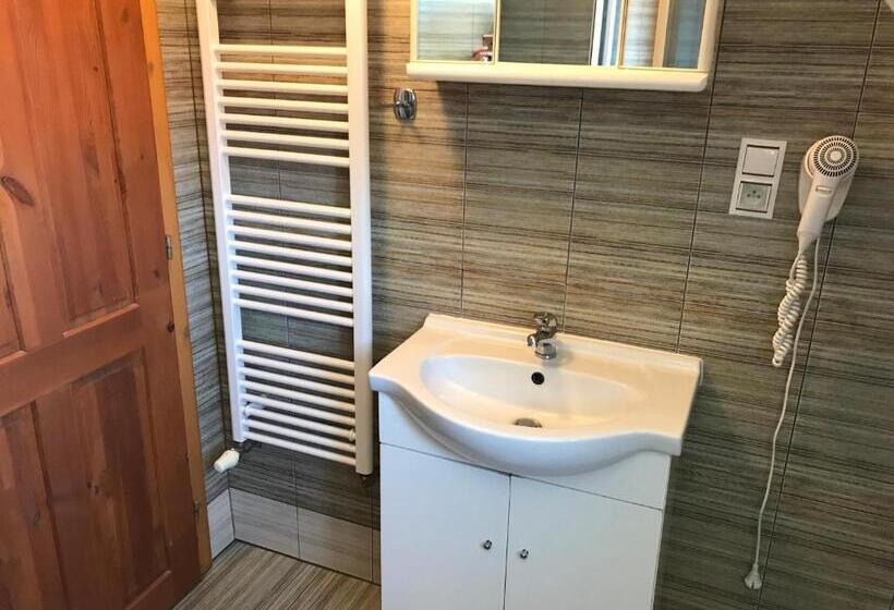 침실 1개 아파트, Dvůr Stráň