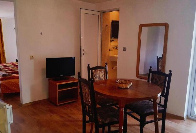 带1个卧室的带阳台的公寓, Guest House Bogat Beden