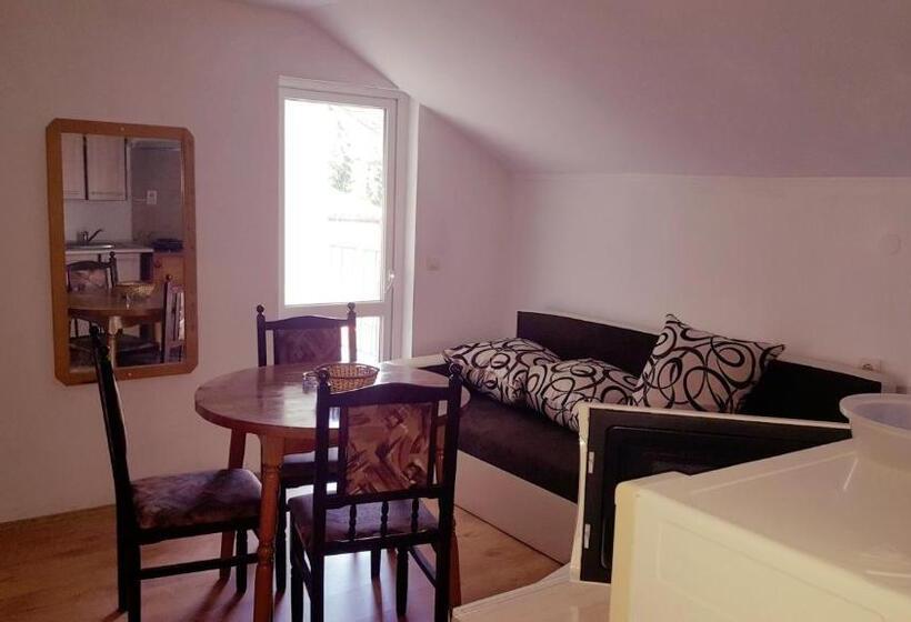 带1个卧室的带阳台的公寓, Guest House Bogat Beden