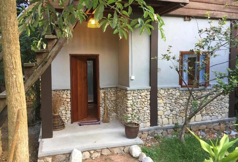 غرفة قياسية, Khmer Hands