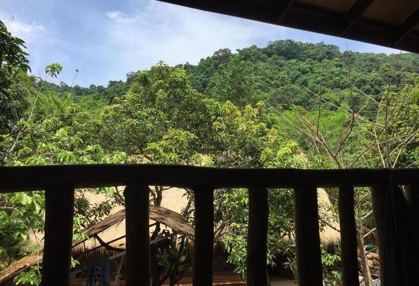 غرفة قياسية مزوَّدة بشُرفة, Khmer Hands