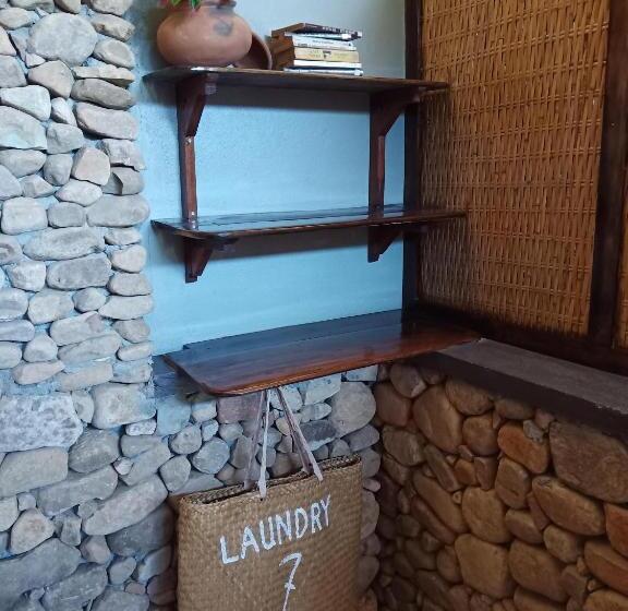 بنجلو سوبيريور, Khmer Hands