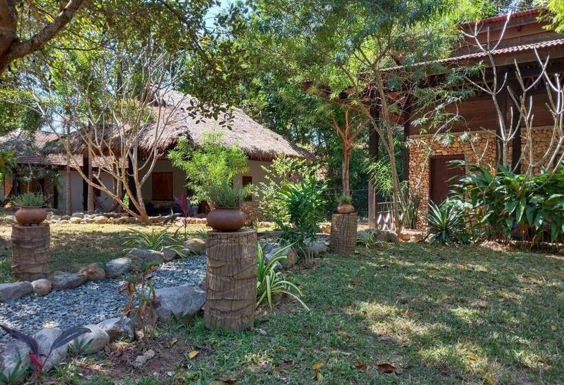 بنجلو سوبيريور, Khmer Hands