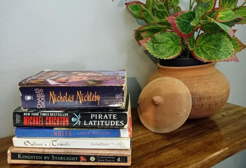 بنجلو سوبيريور, Khmer Hands