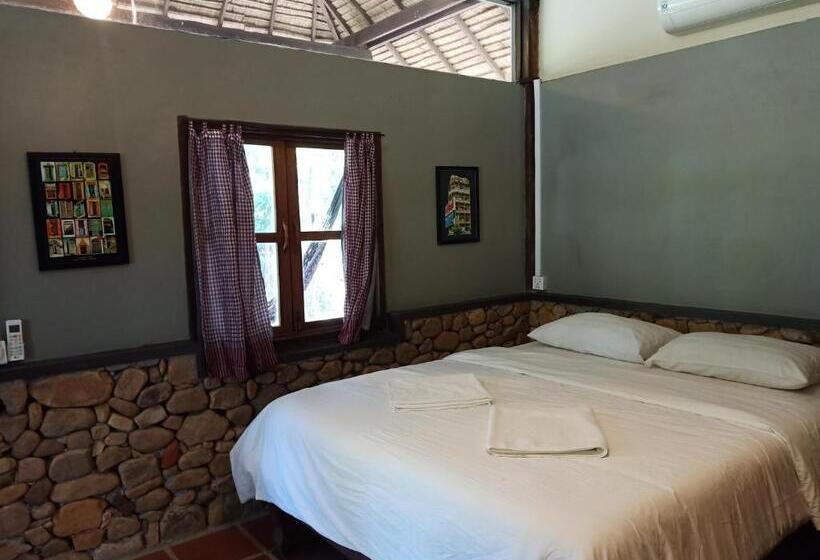 بنجلو سوبيريور, Khmer Hands