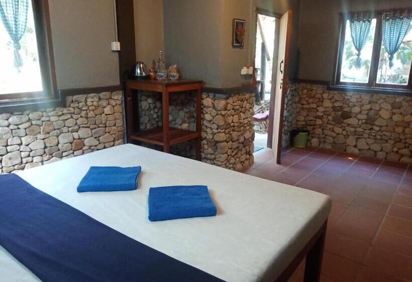 غرفة سوبيريور, Khmer Hands