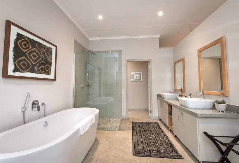 شاليه سوبيريور غرفة نوم واحدة, Nyaleti Lodge