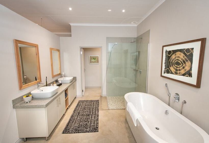 شاليه سوبيريور غرفة نوم واحدة, Nyaleti Lodge