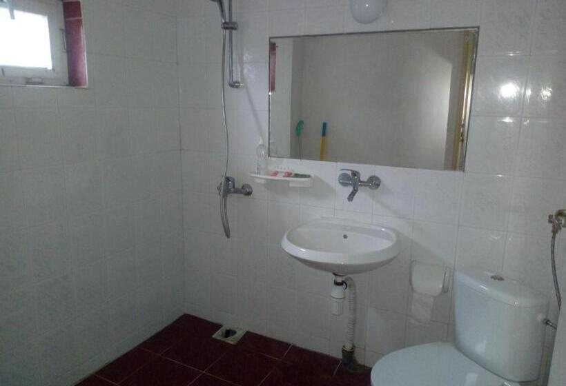 스탠다드 트리픔 룸 공동욕실, Prima Guest House 2