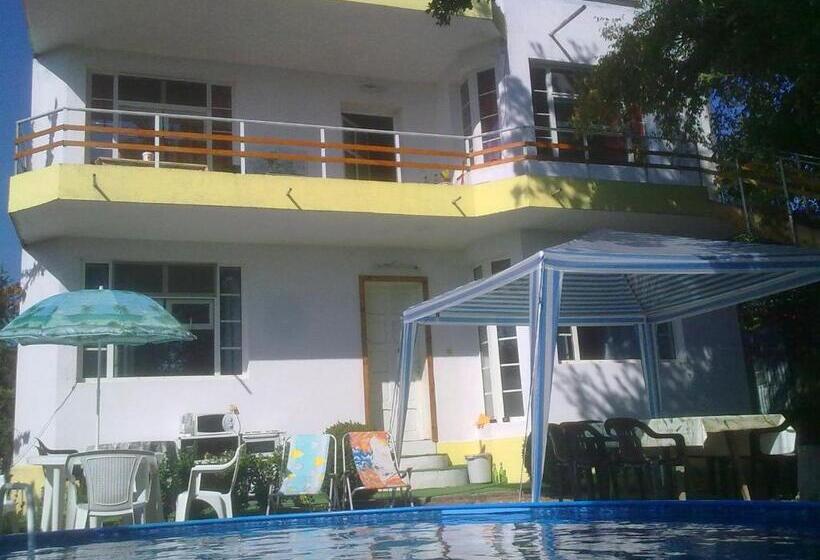 Трехместный Номер Стандарт Совместная Ванная, Prima Guest House 2