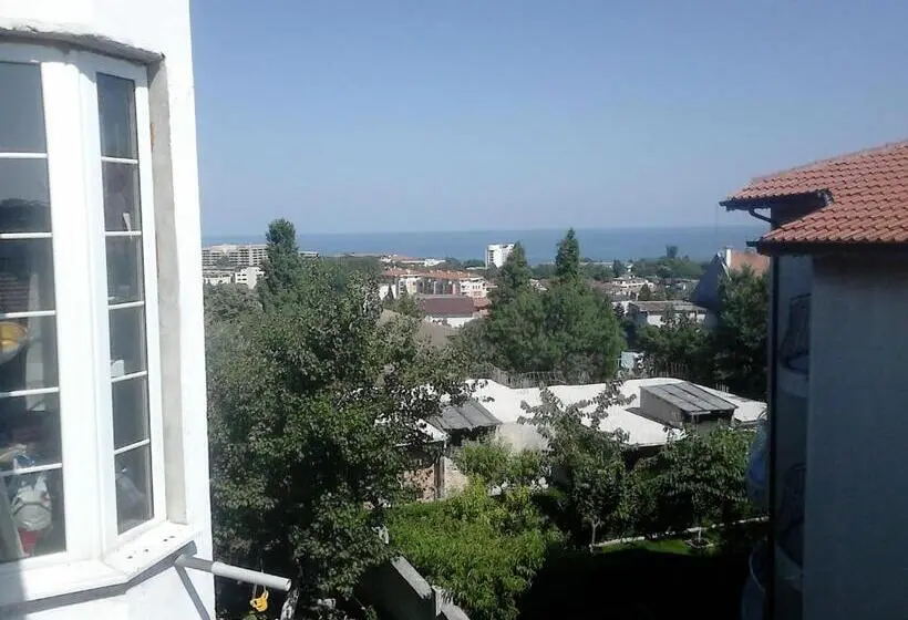 اتاق سه نفره دلوکس با چشم‌انداز دریا, Prima Guest House 2