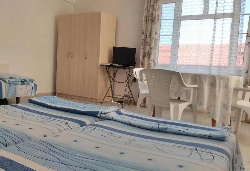 اتاق سه نفره دلوکس با چشم‌انداز دریا, Prima Guest House 2