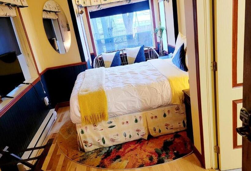 اتاق استاندارد با چشمانداز دریا, Kokomo Inn Bed And Breakfast Ottawa Gatineau S Only Tropical Riverfront B&b On The National Capital