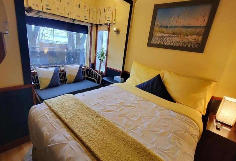 اتاق استاندارد با چشمانداز دریا, Kokomo Inn Bed And Breakfast Ottawa Gatineau S Only Tropical Riverfront B&b On The National Capital