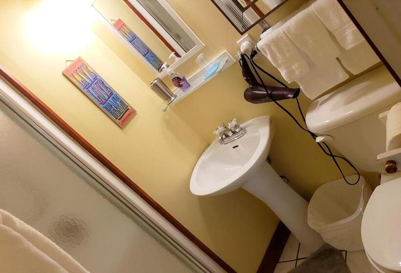 اتاق استاندارد با چشمانداز دریا, Kokomo Inn Bed And Breakfast Ottawa Gatineau S Only Tropical Riverfront B&b On The National Capital