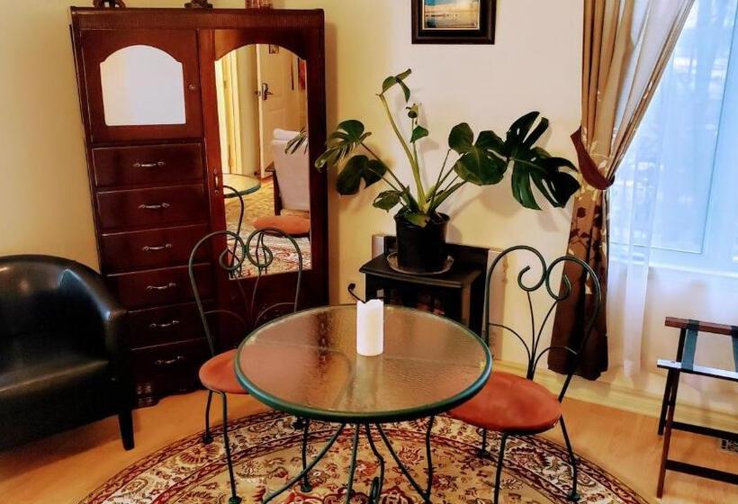 سوئیت پرزیدنت, Kokomo Inn Bed And Breakfast Ottawa Gatineau S Only Tropical Riverfront B&b On The National Capital