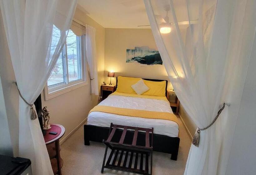 سوییت با چشمانداز دریا, Kokomo Inn Bed And Breakfast Ottawa Gatineau S Only Tropical Riverfront B&b On The National Capital