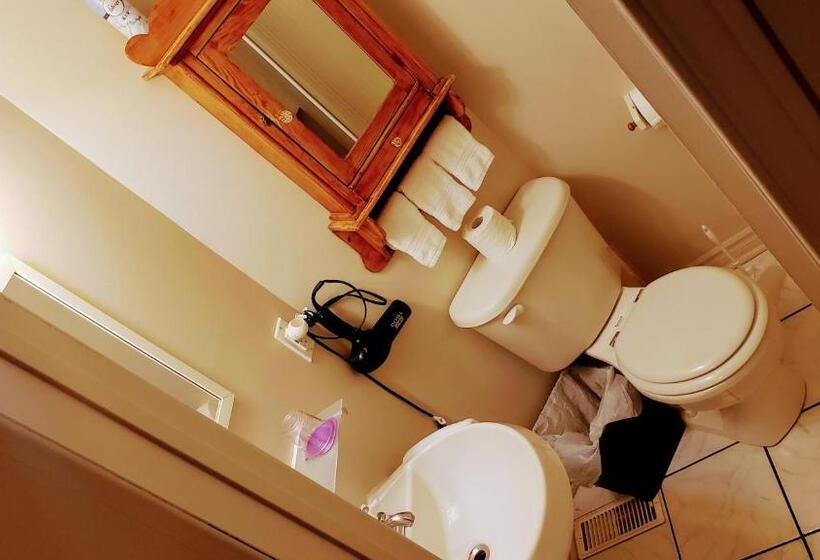 سوییت با چشمانداز دریا, Kokomo Inn Bed And Breakfast Ottawa Gatineau S Only Tropical Riverfront B&b On The National Capital