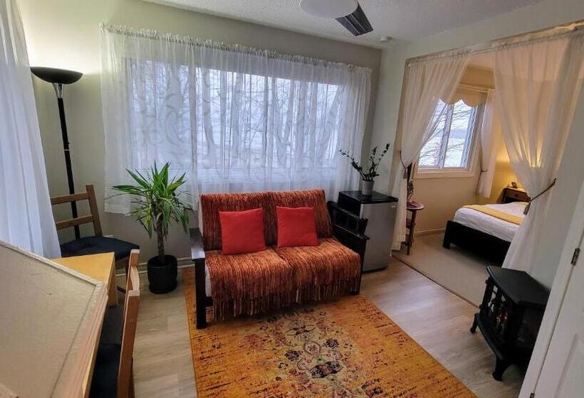 سوییت با چشمانداز دریا, Kokomo Inn Bed And Breakfast Ottawa Gatineau S Only Tropical Riverfront B&b On The National Capital