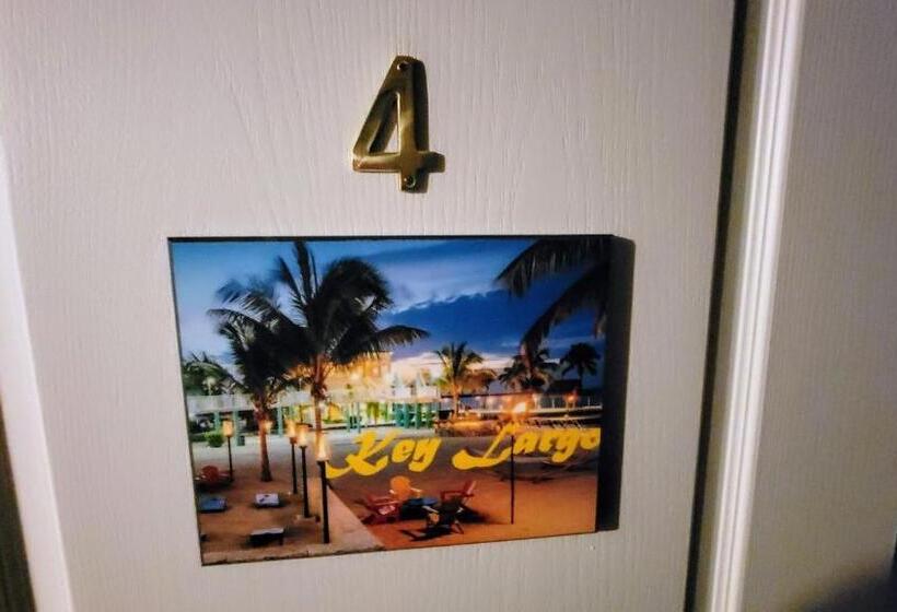 استودیوی لوکس, Kokomo Inn Bed And Breakfast Ottawa Gatineau S Only Tropical Riverfront B&b On The National Capital