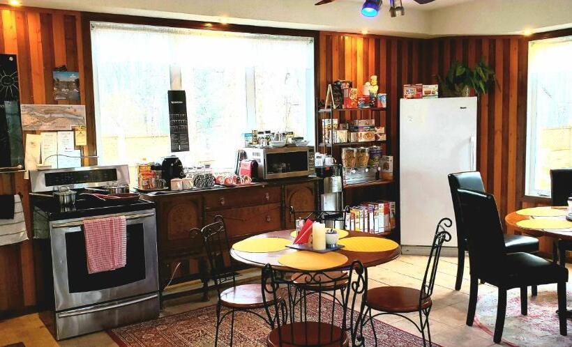 اتاق استاندارد با چشمانداز باغ, Kokomo Inn Bed And Breakfast Ottawa Gatineau S Only Tropical Riverfront B&b On The National Capital