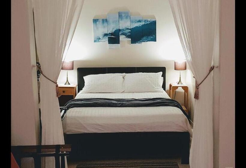 سوییت با چشمانداز دریا, Kokomo Inn Bed And Breakfast Ottawa Gatineau S Only Tropical Riverfront B&b On The National Capital