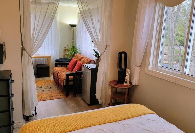 سوییت با چشمانداز دریا, Kokomo Inn Bed And Breakfast Ottawa Gatineau S Only Tropical Riverfront B&b On The National Capital