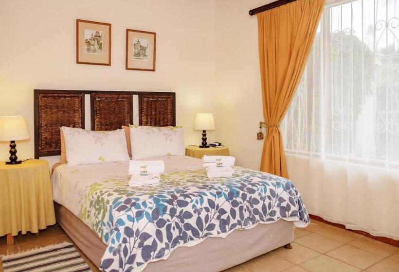 דירת חדר נוף לגינה, Crowned Crane