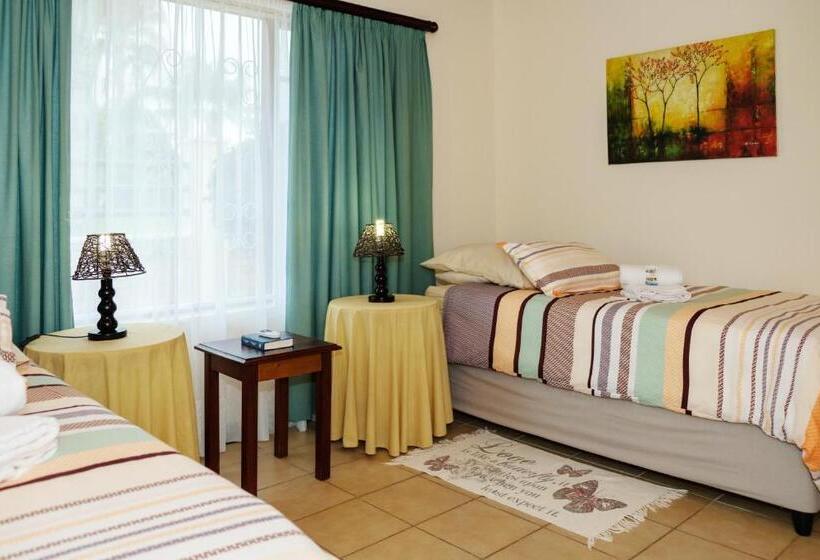 דירת חדר נוף לגינה, Crowned Crane