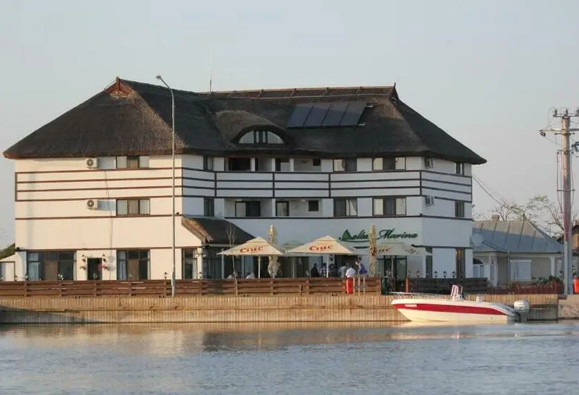 キングサイズベッドのスタンダードルーム, Delta Marina