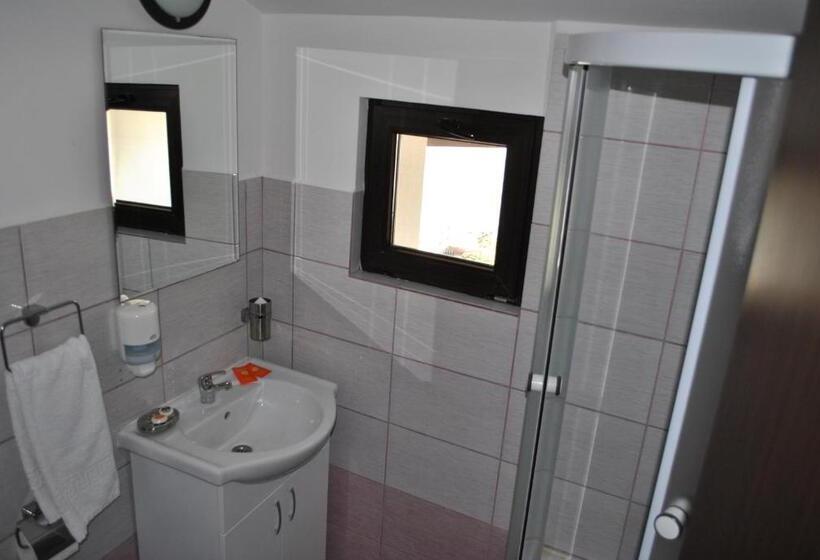 带大床的标准间, Delta Marina