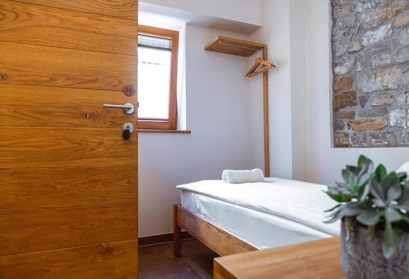 اتاق استاندارد یک نفره, Guest House Pachamama