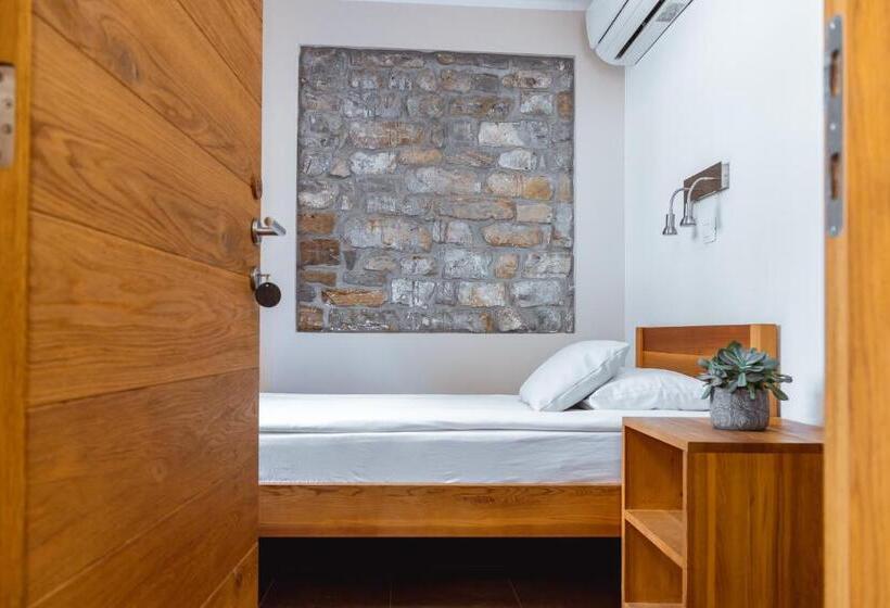 اتاق استاندارد یک نفره, Guest House Pachamama