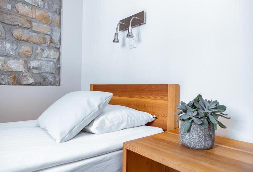 اتاق استاندارد یک نفره, Guest House Pachamama