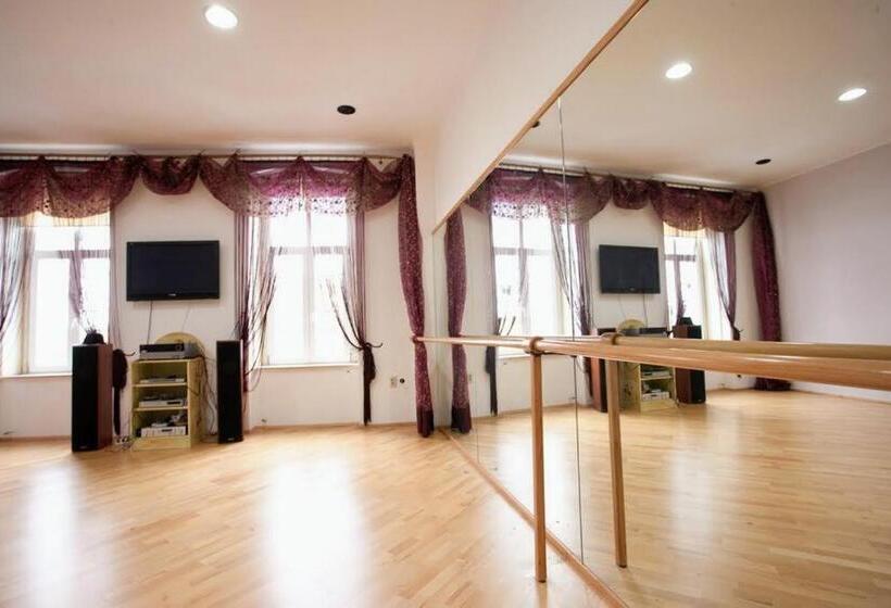 غرفة قياسية ثلاثية مزودة بشرفة, Kronhaus