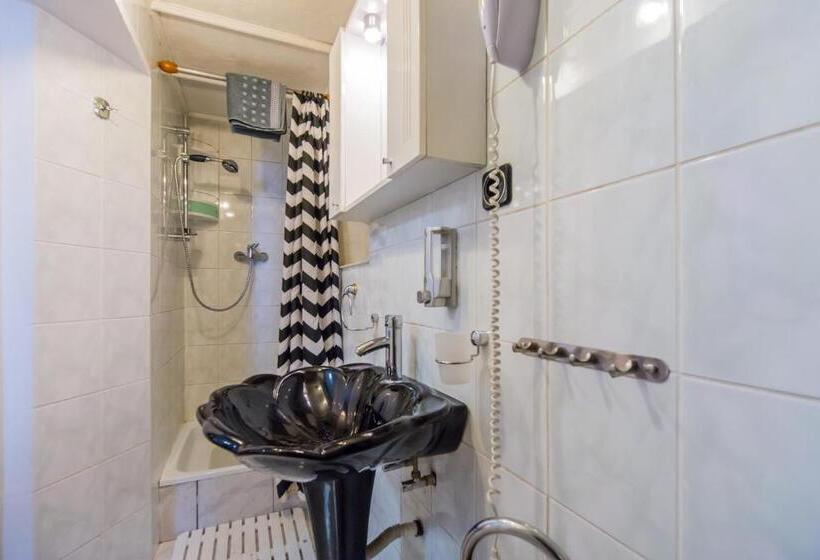 شقة غرفة واحدة, Kronhaus