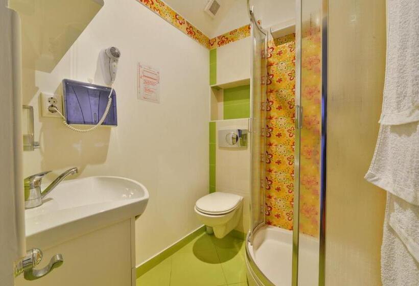 غرفة قياسية فردية, Kronhaus