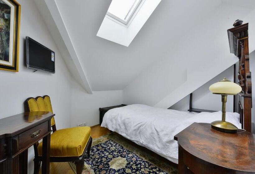 غرفة قياسية فردية, Kronhaus