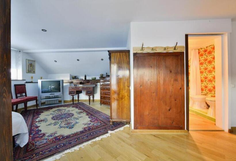 غرفة قياسية ثلاثية مزودة بشرفة, Kronhaus