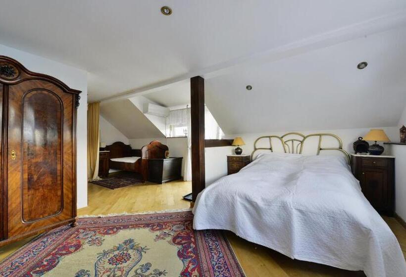 غرفة قياسية ثلاثية مزودة بشرفة, Kronhaus