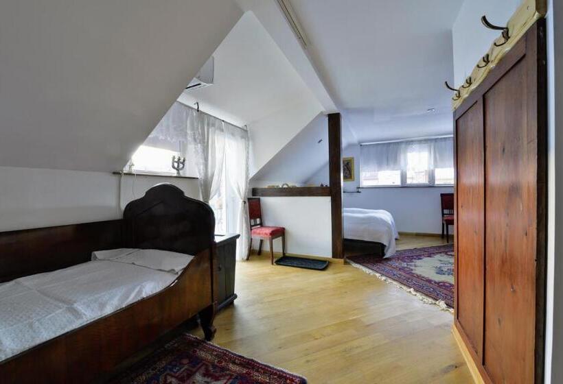 غرفة قياسية ثلاثية مزودة بشرفة, Kronhaus